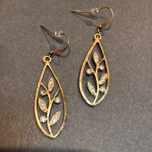 Gold leaves and CZ teardrop earrings 🍃✨